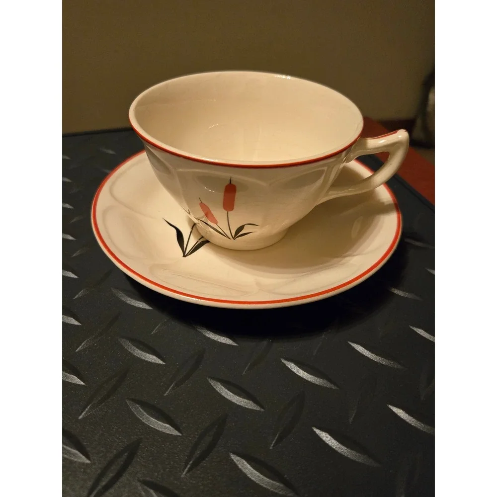 Vintage Mount Vernon Universal Cambridge Ohio Cattail Tea Cup and‎ Saucer Set